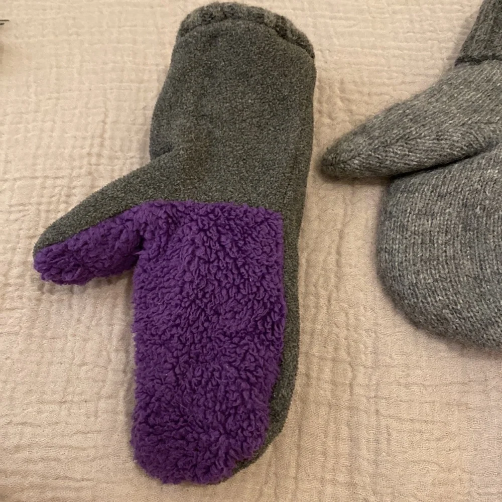 Wool gloves.